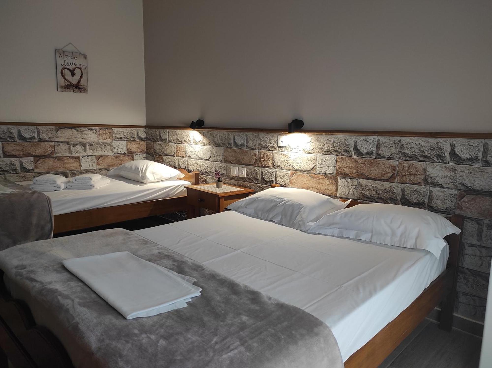 Ενοικιαζόμενα Δωμάτια Ενιπεύς- Rooms Enipeas Литокорон Екстериор снимка